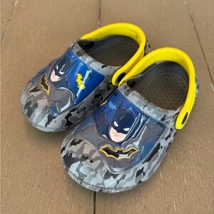 DC Comics Baby & Toddler Boy Batman Gray Camo Waterproof Clogs/Crocs • Size 7T